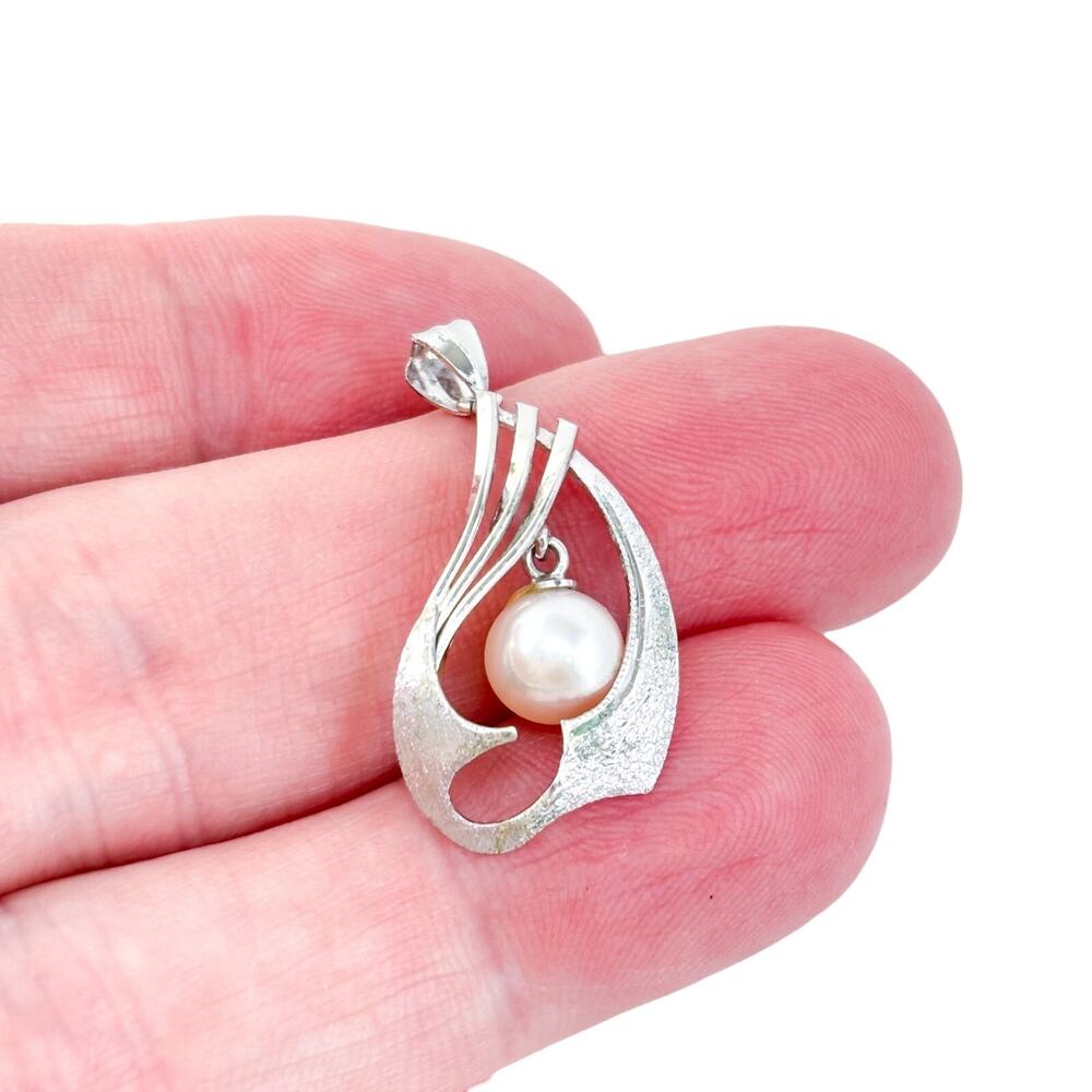 Vintage Silver-Tone Modernist Pendant with Pearl Accent